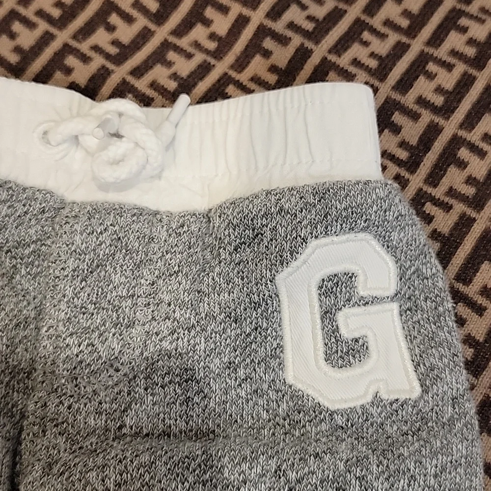 Gap Baby frenchterry Jogger grey and white G 3 - 6 months excellent condition